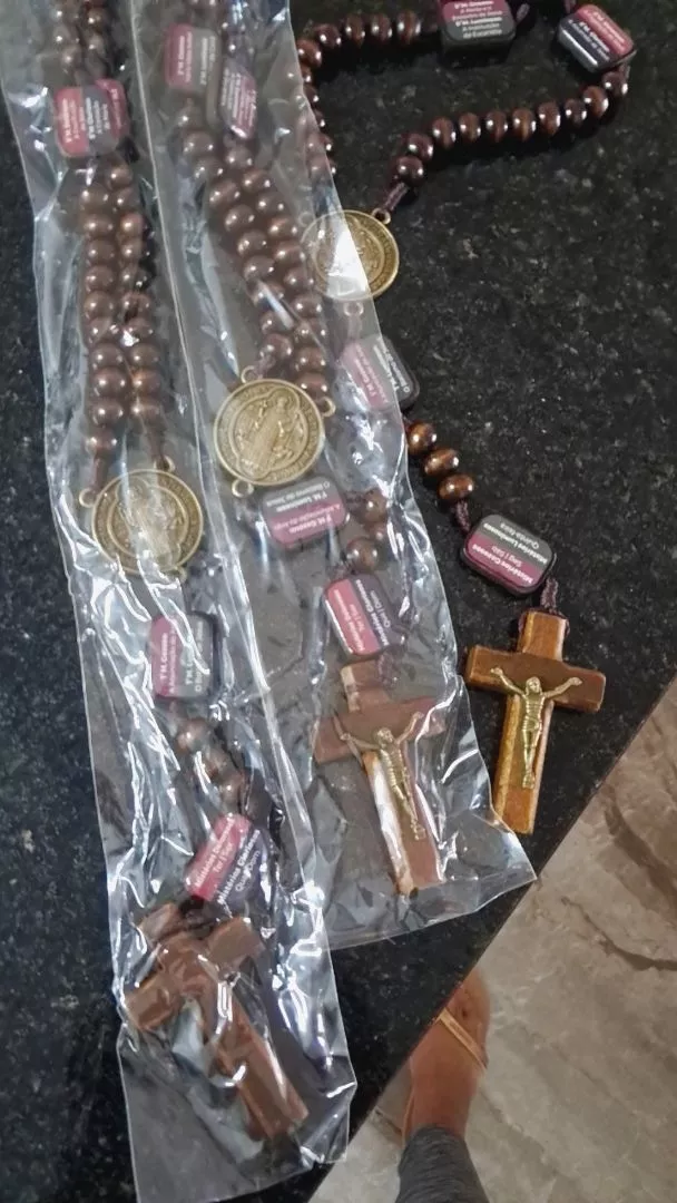 Terços embalados prontos para entrega